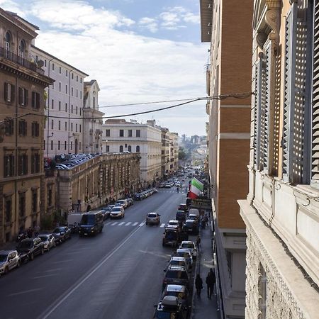 Colosseo Prestige Rooms Rome Bagian luar foto