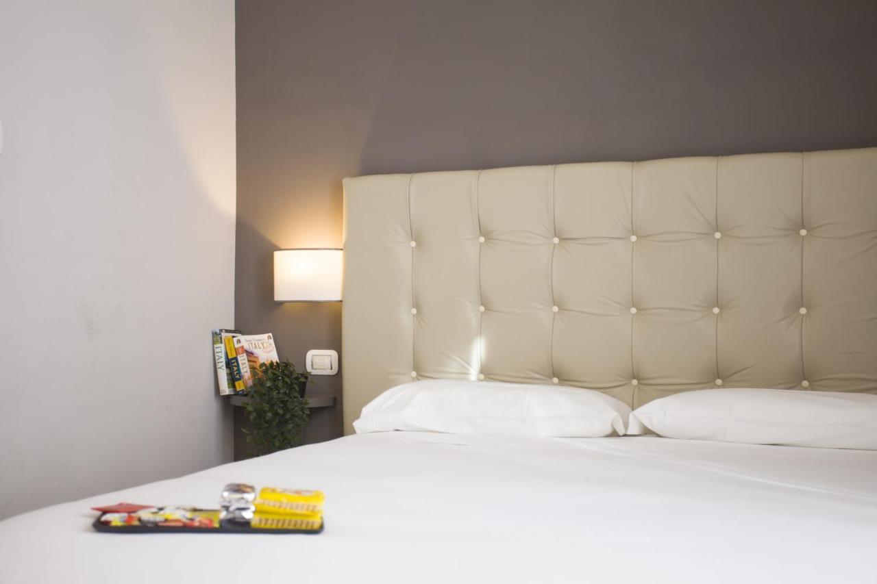 Colosseo Prestige Rooms Rome Bagian luar foto