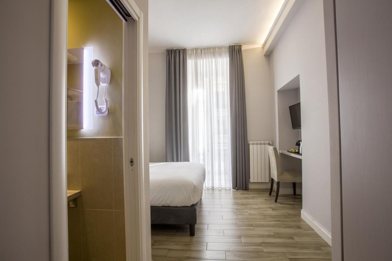 Colosseo Prestige Rooms Rome Bagian luar foto