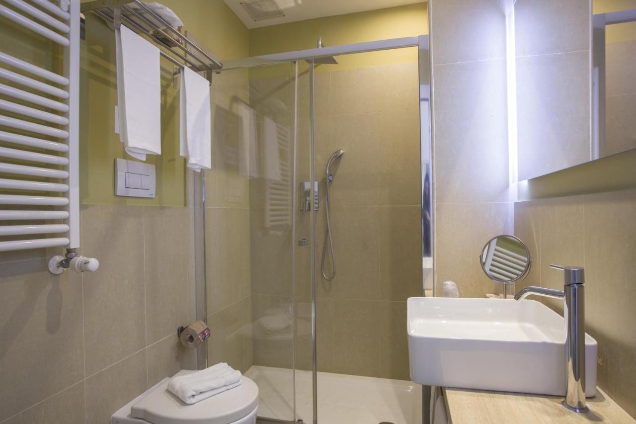 Colosseo Prestige Rooms Rome Bagian luar foto