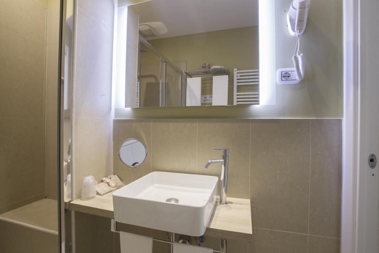 Colosseo Prestige Rooms Rome Bagian luar foto
