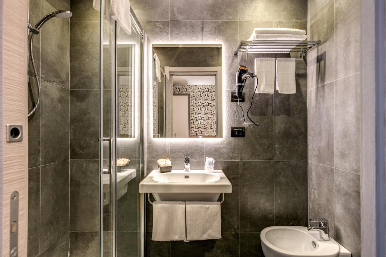 Colosseo Prestige Rooms Rome Bagian luar foto